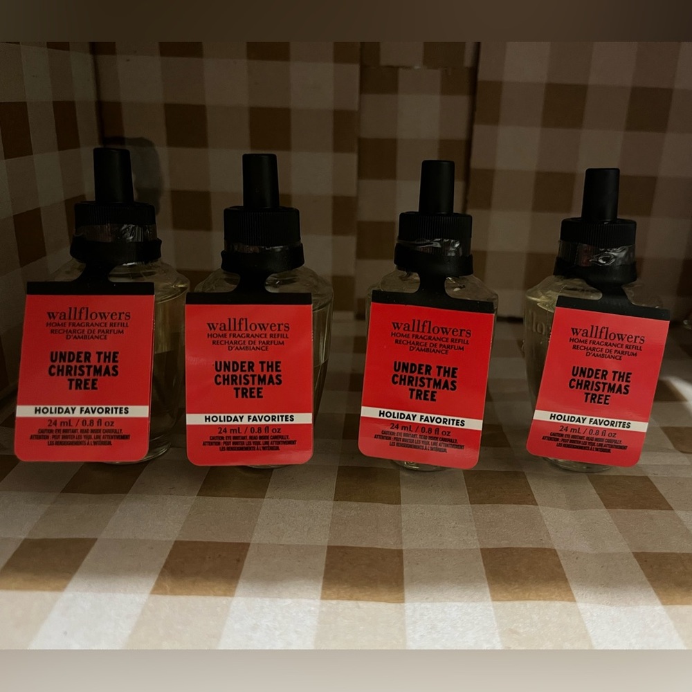 Bath And Body Works UNDER THE CHRISTMAS TREE Wallflower refills